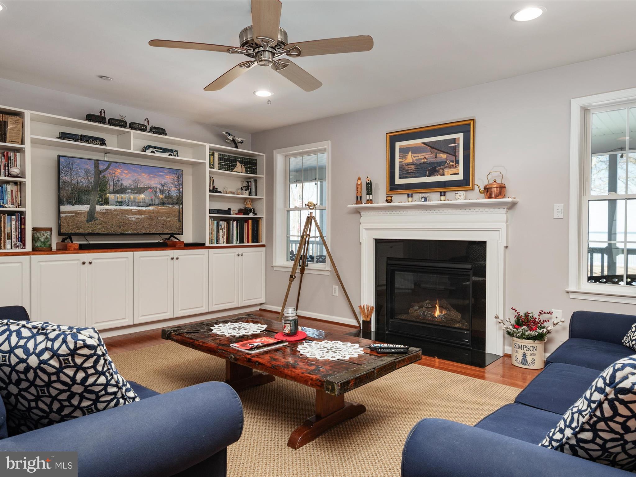 2062 KNOLLVIEW AVENUE