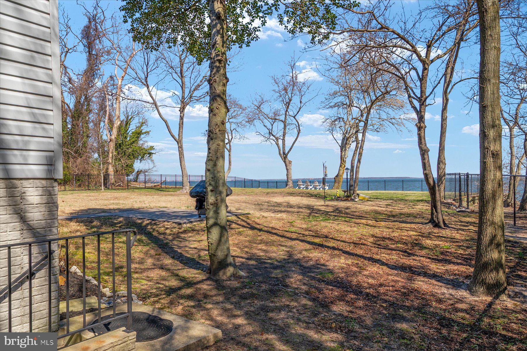 2062 KNOLLVIEW AVENUE