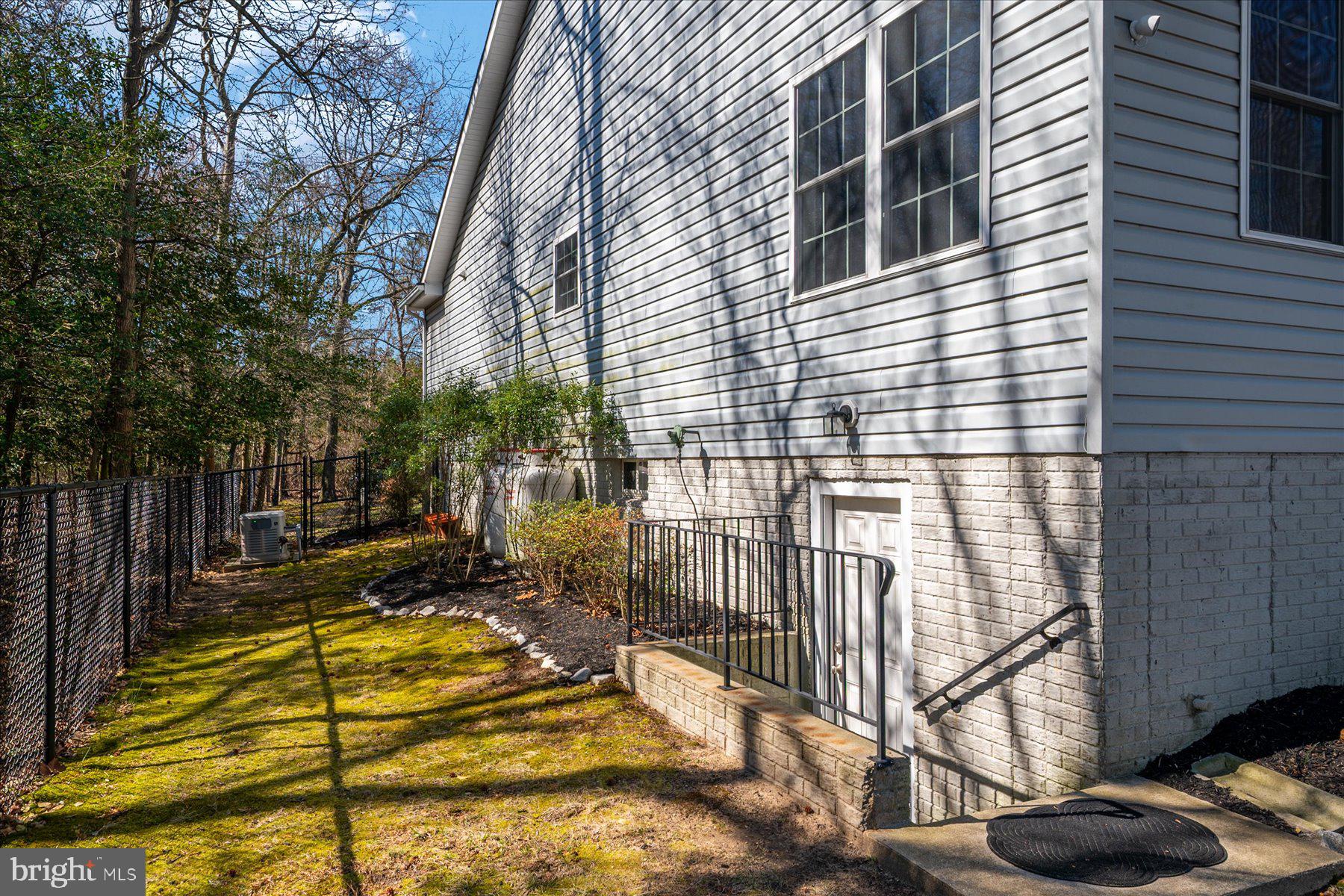 2062 KNOLLVIEW AVENUE