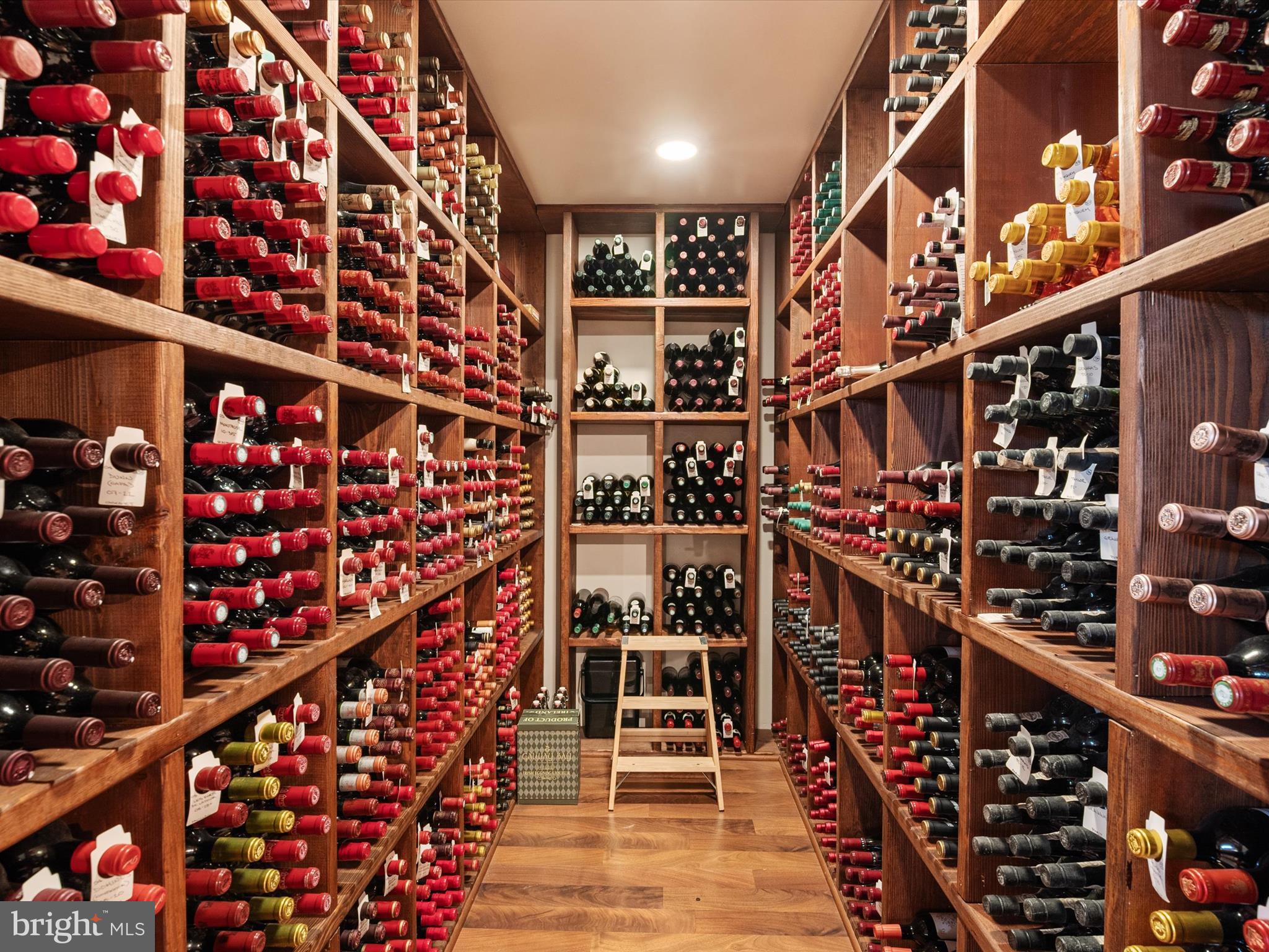 2062 KNOLLVIEW AVENUE