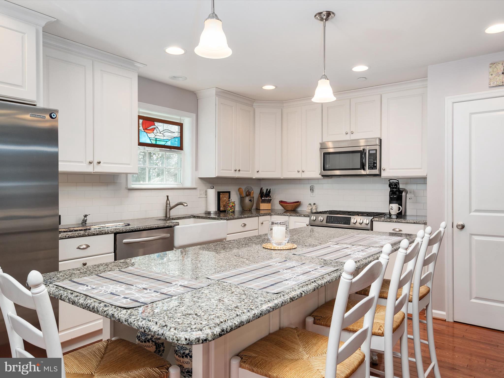 2062 KNOLLVIEW AVENUE