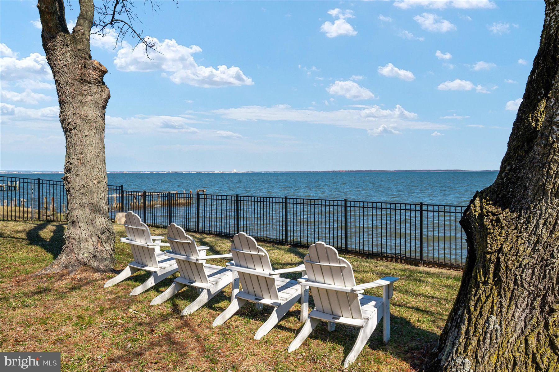 2062 KNOLLVIEW AVENUE