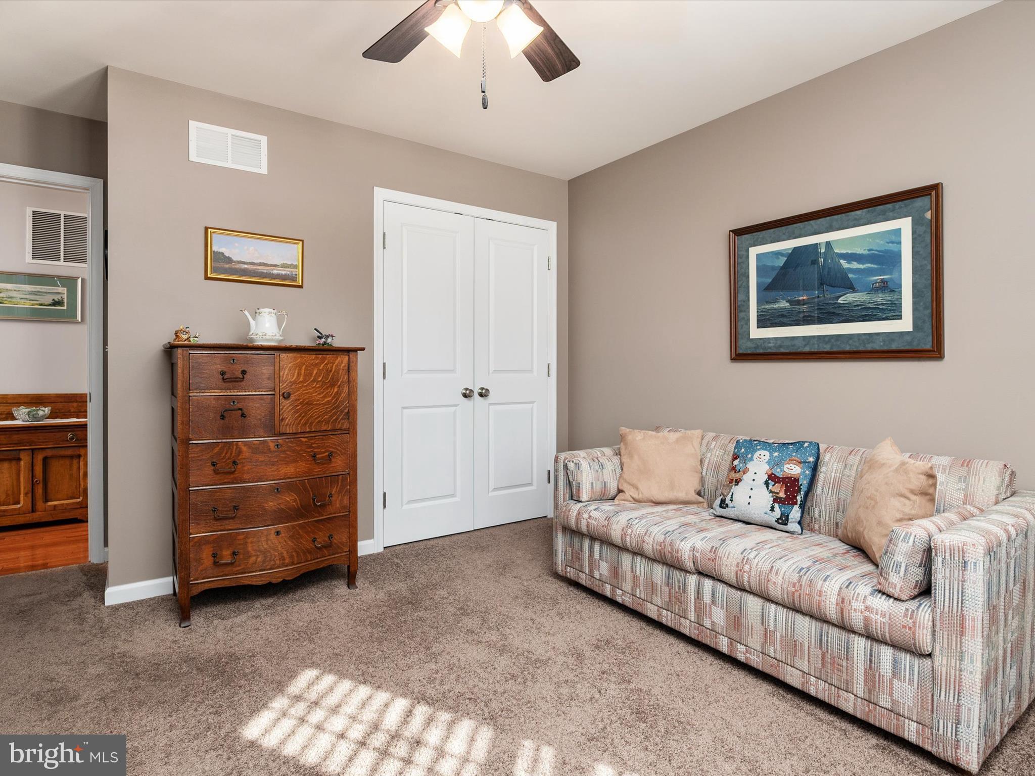 2062 KNOLLVIEW AVENUE