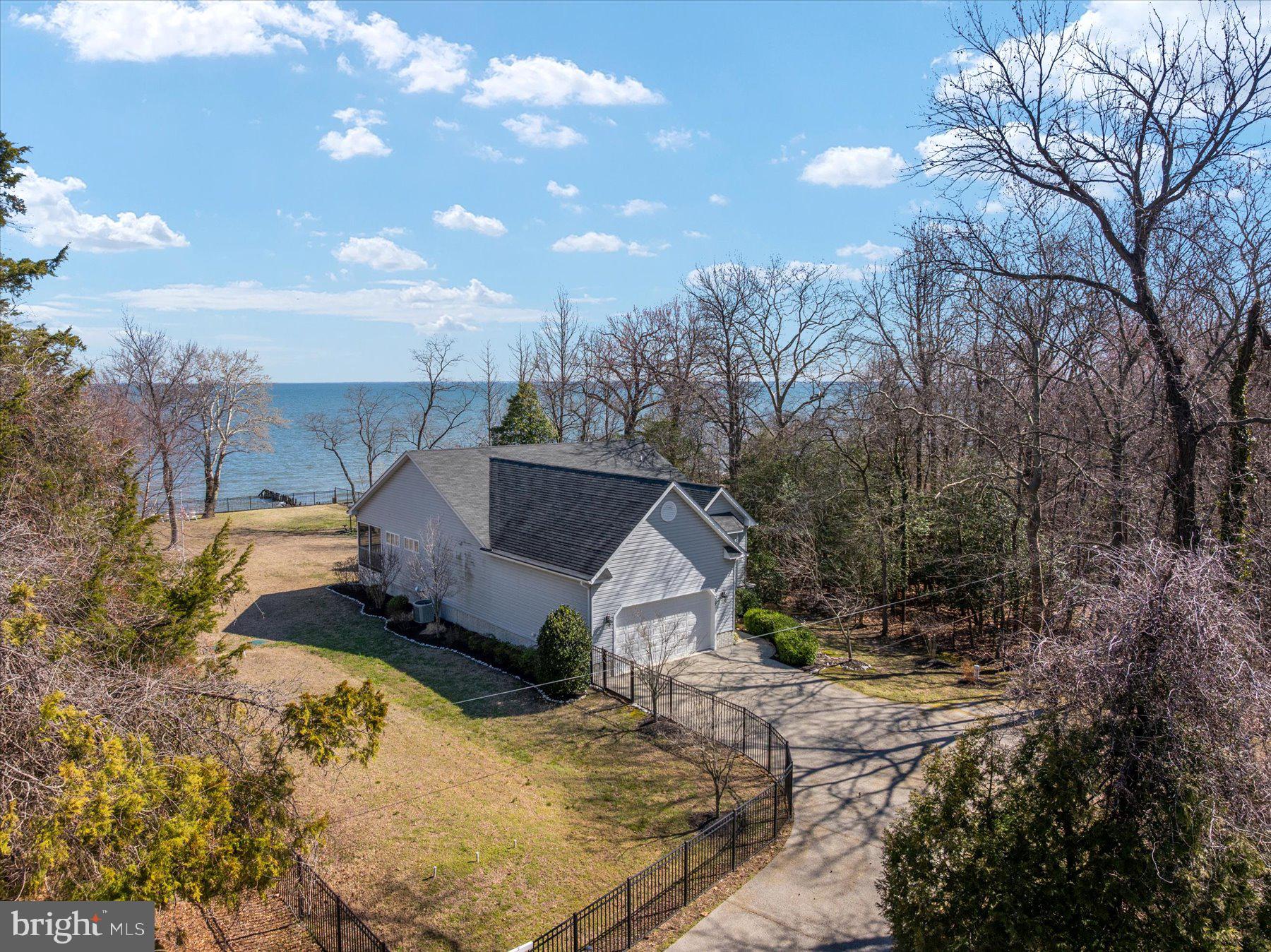 2062 KNOLLVIEW AVENUE