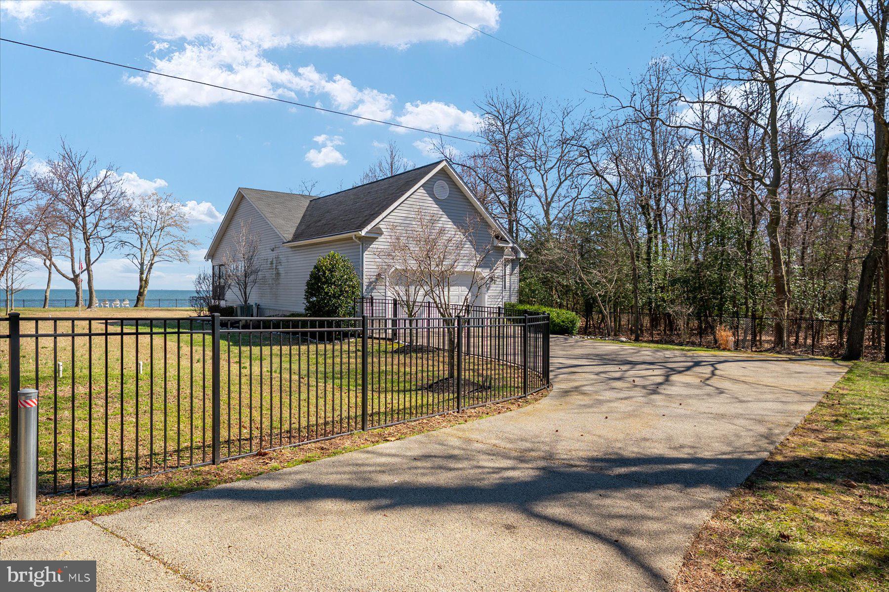 2062 KNOLLVIEW AVENUE