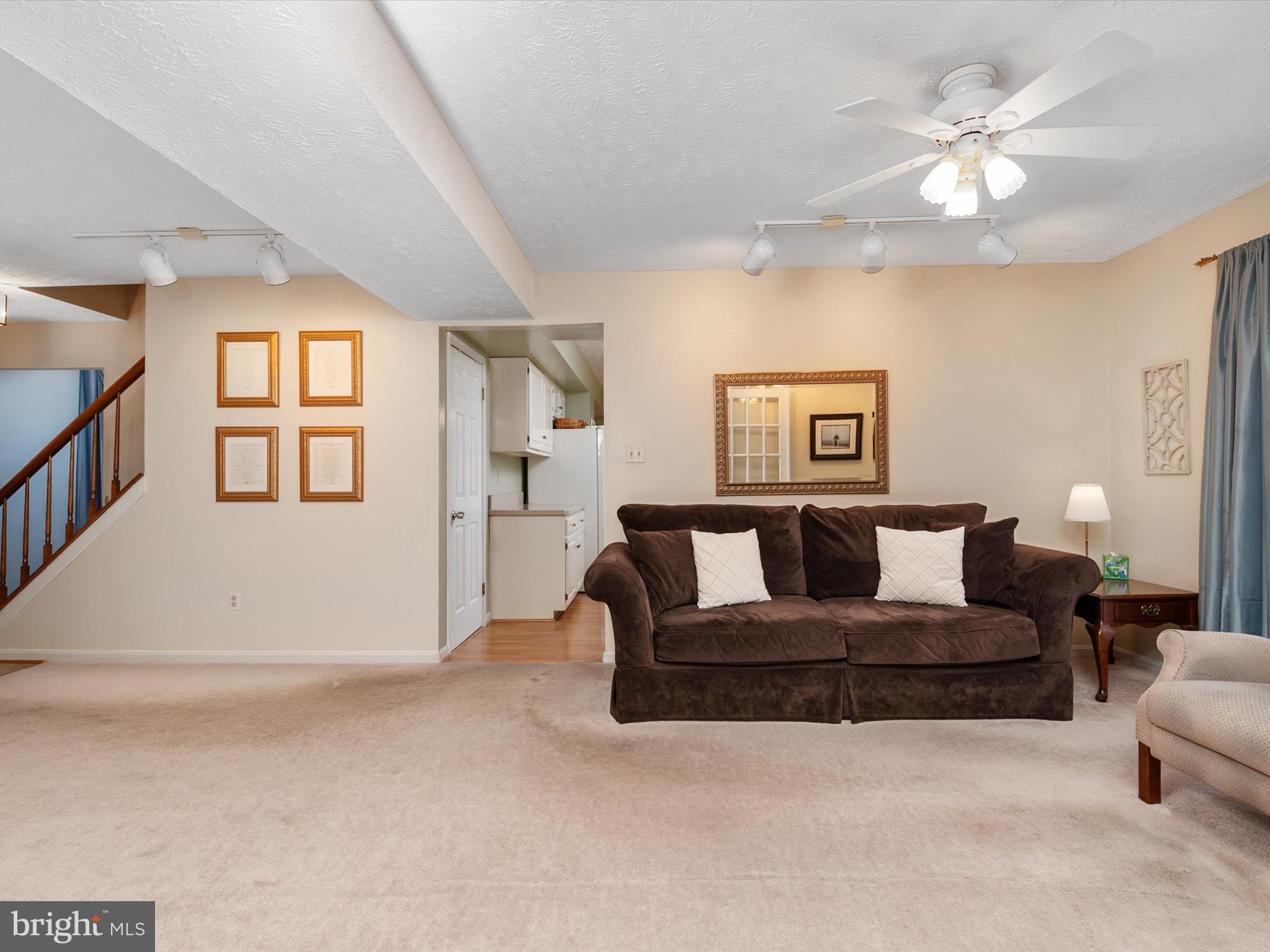 8238 SILVER RUN COURT
