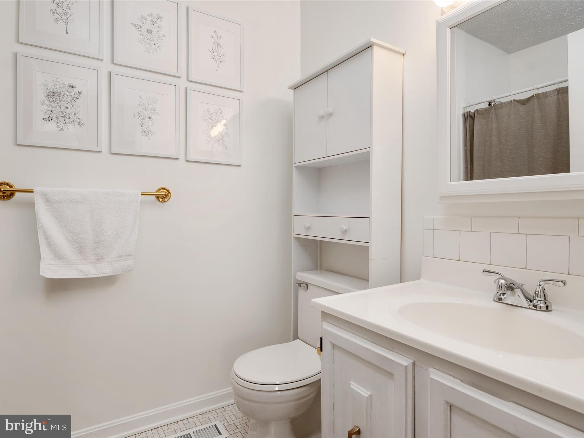 8238 SILVER RUN COURT