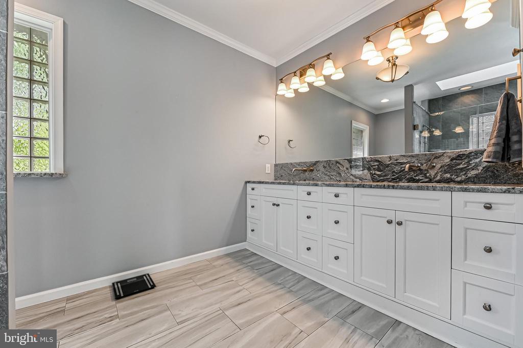 3313 LERITZ LANE