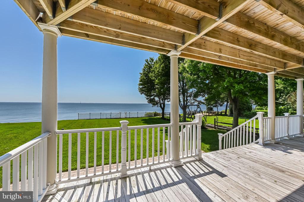 8227 BAYSIDE DRIVE