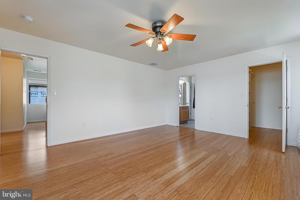 8227 BAYSIDE DRIVE