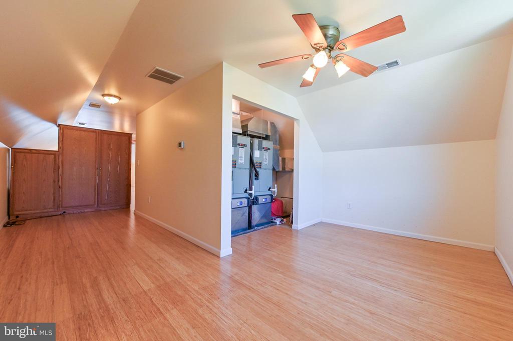 8227 BAYSIDE DRIVE