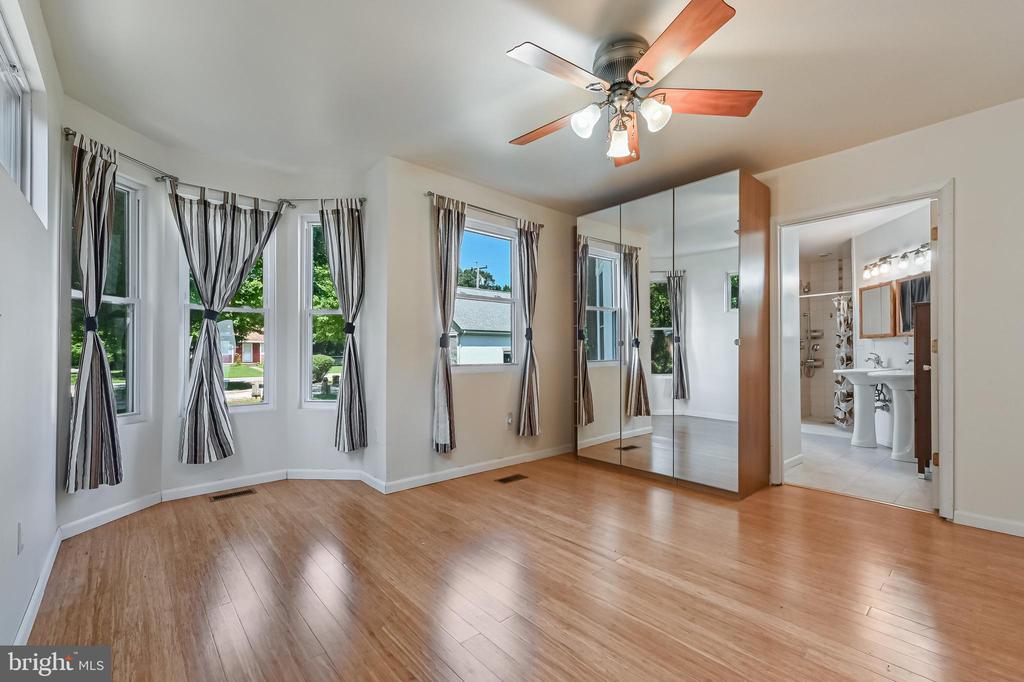 8227 BAYSIDE DRIVE