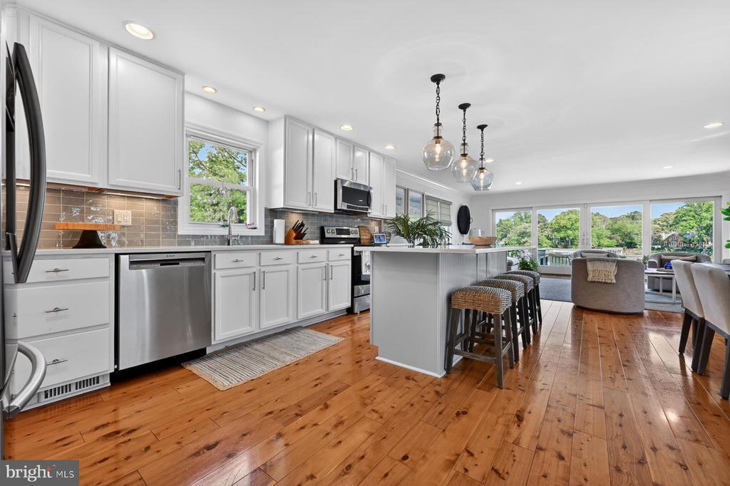 512 RIVERSIDE DRIVE