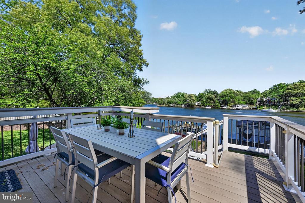 512 RIVERSIDE DRIVE
