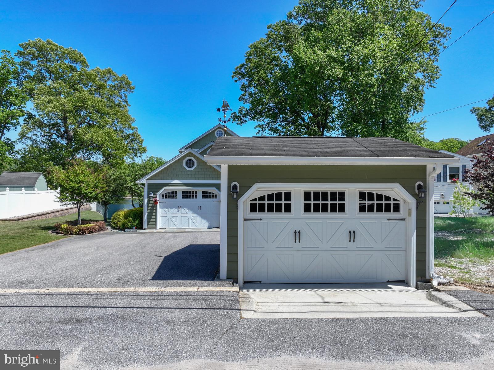 512 RIVERSIDE DRIVE