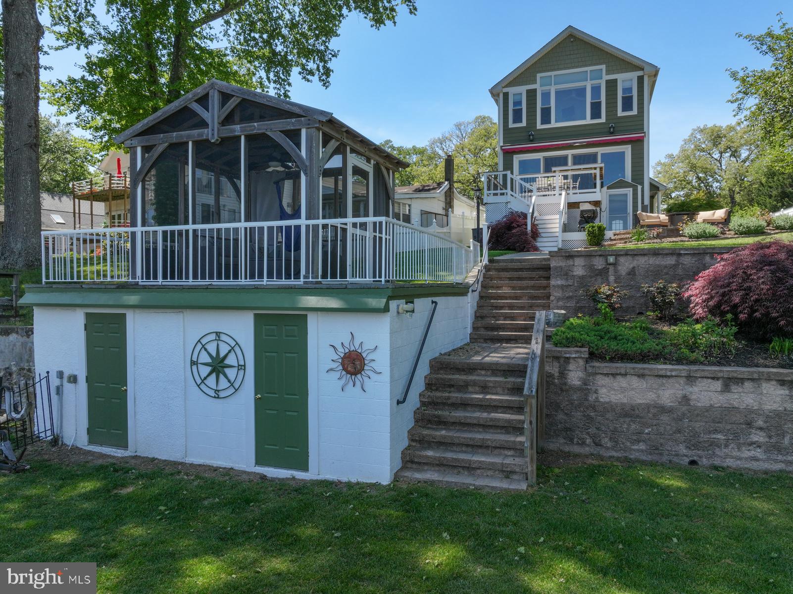 512 RIVERSIDE DRIVE