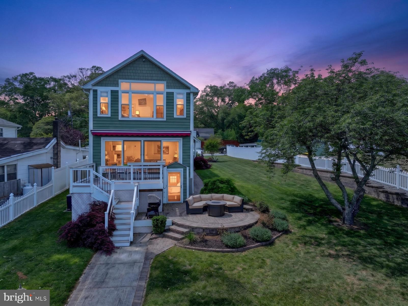 512 RIVERSIDE DRIVE