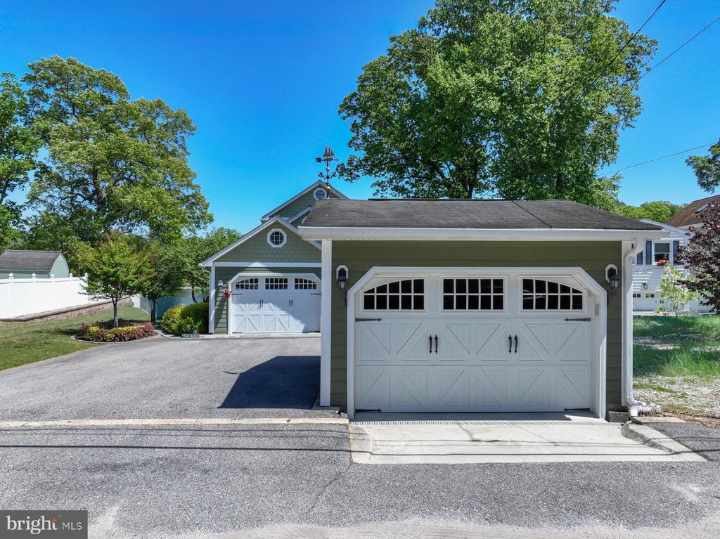 512 RIVERSIDE DRIVE