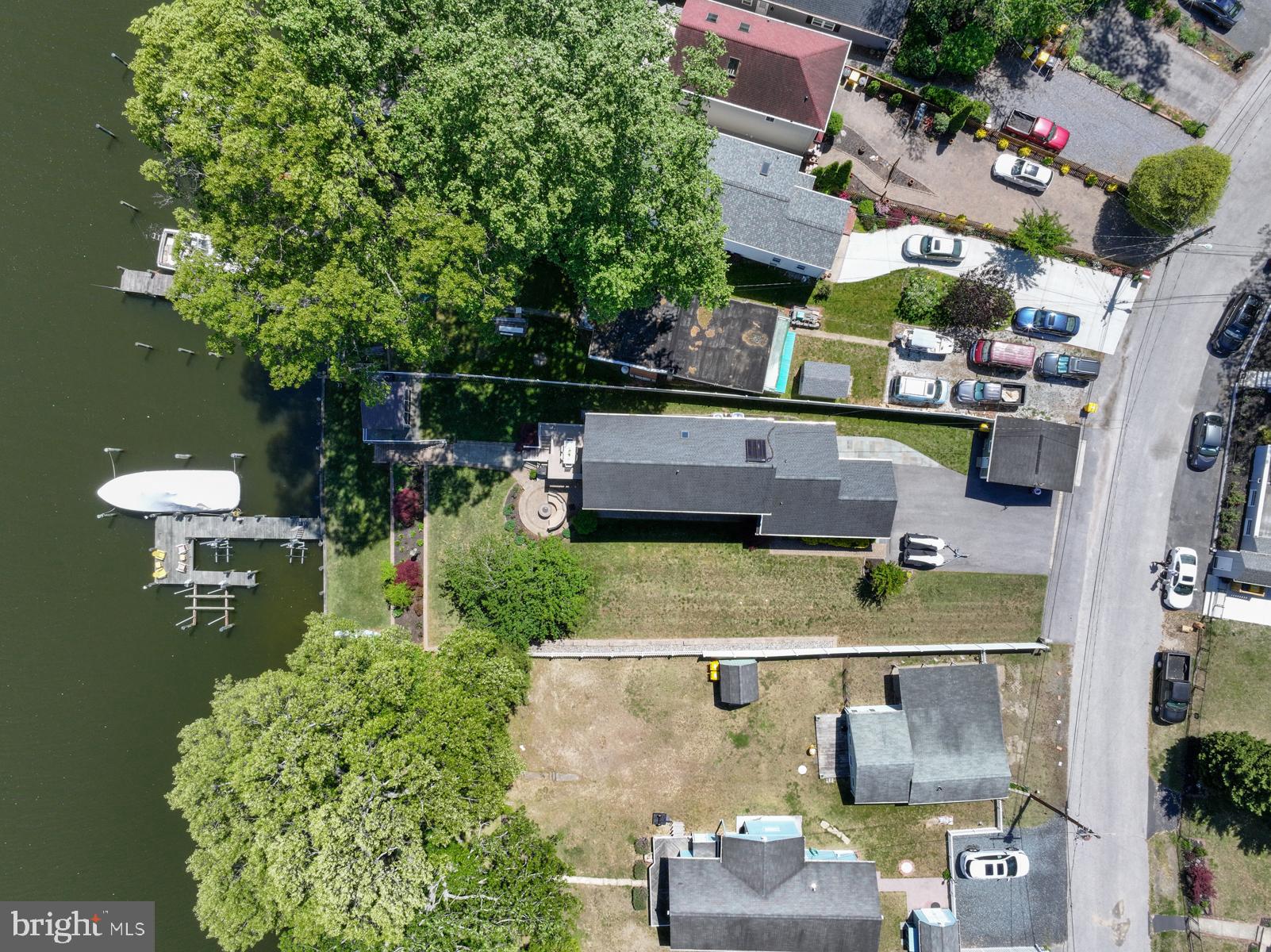 512 RIVERSIDE DRIVE