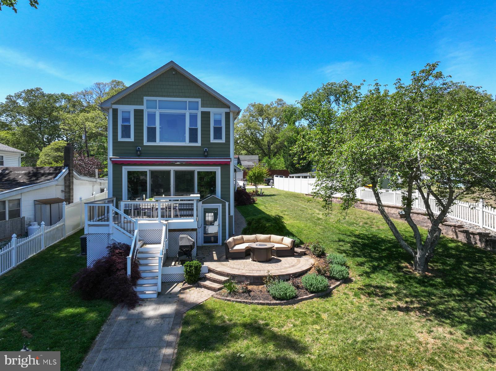 512 RIVERSIDE DRIVE