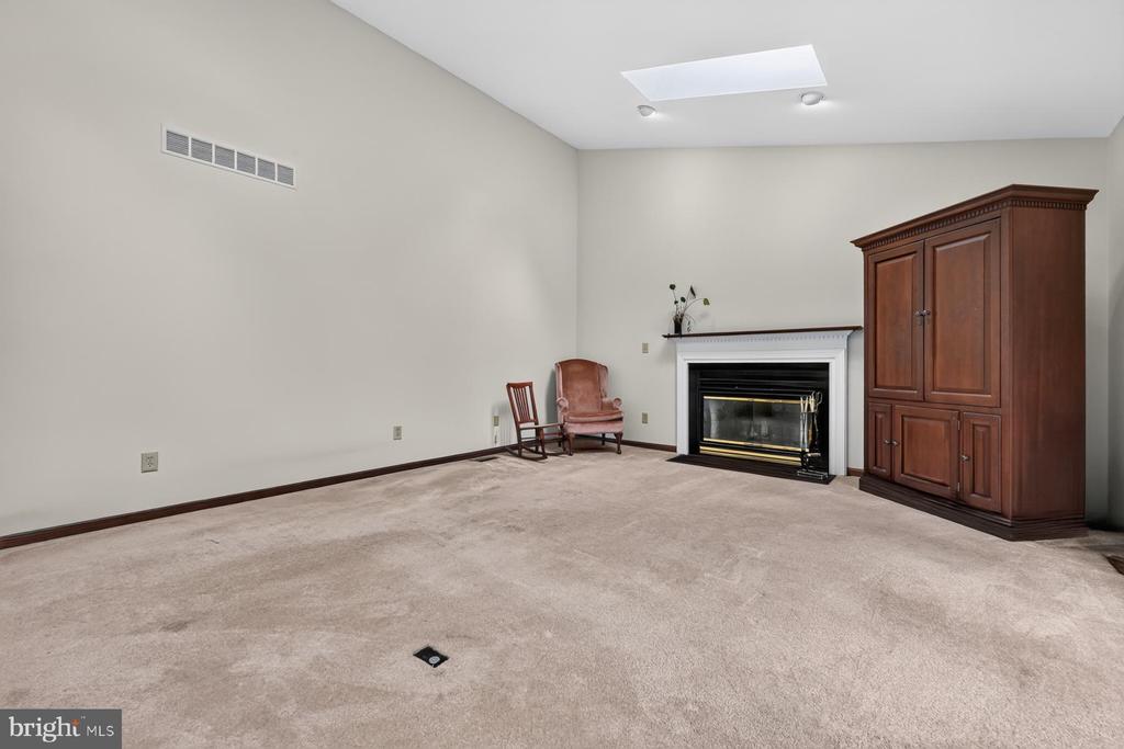 1482 WESTCLIFF DRIVE