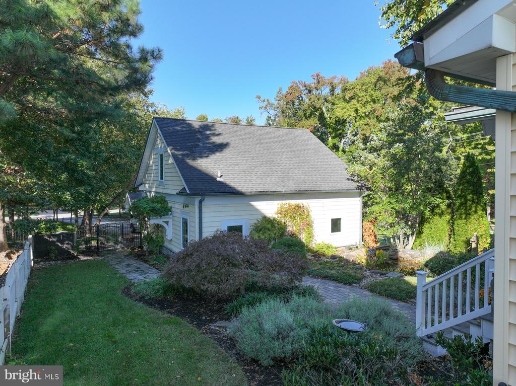 8163 BAYSIDE DRIVE