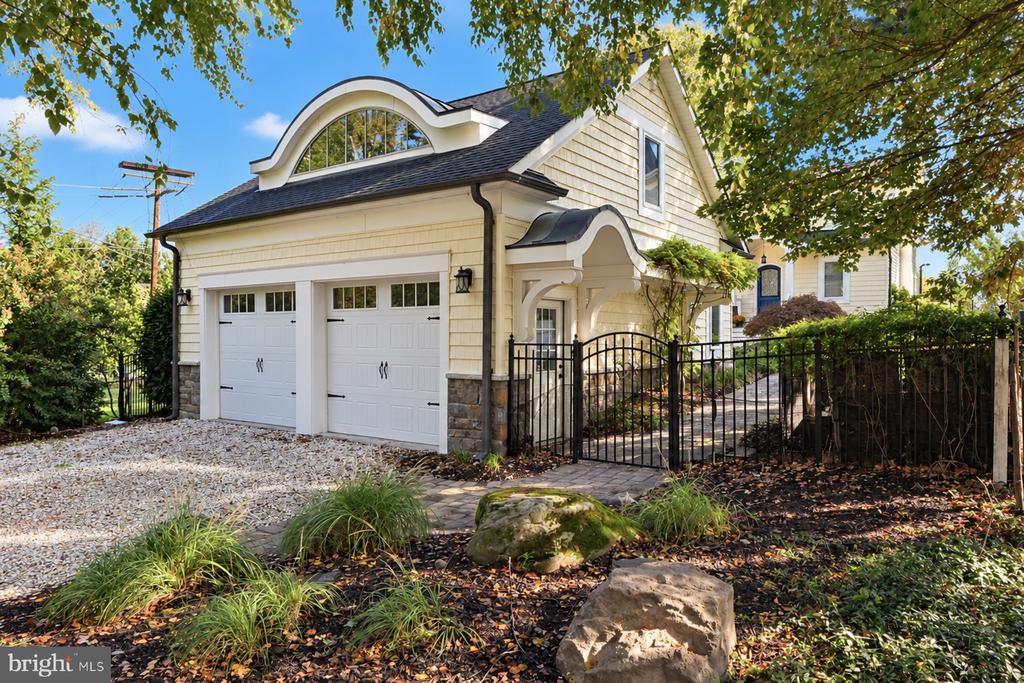 8163 BAYSIDE DRIVE