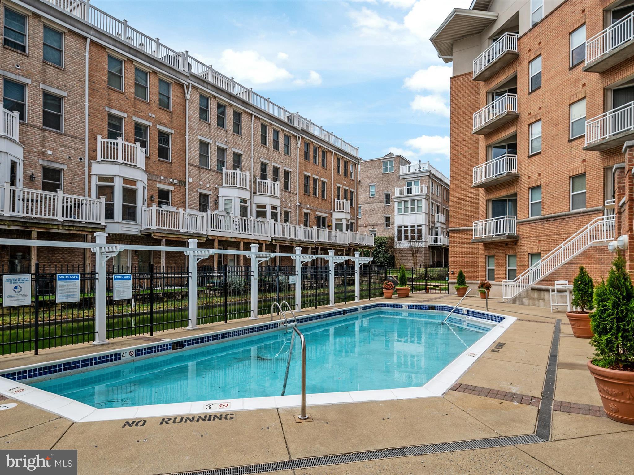 23 PIERSIDE DRIVE 438