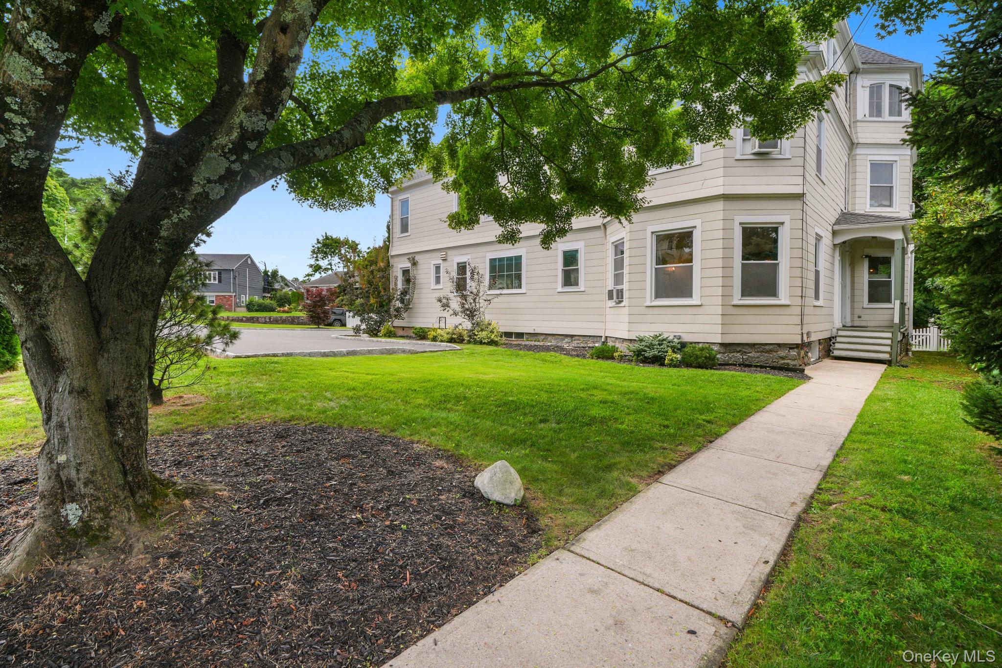 8 Bolton Place