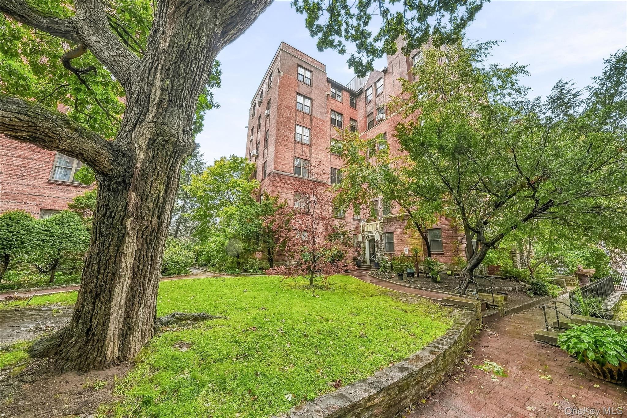 828 Bronx River Road Unit: 1AD