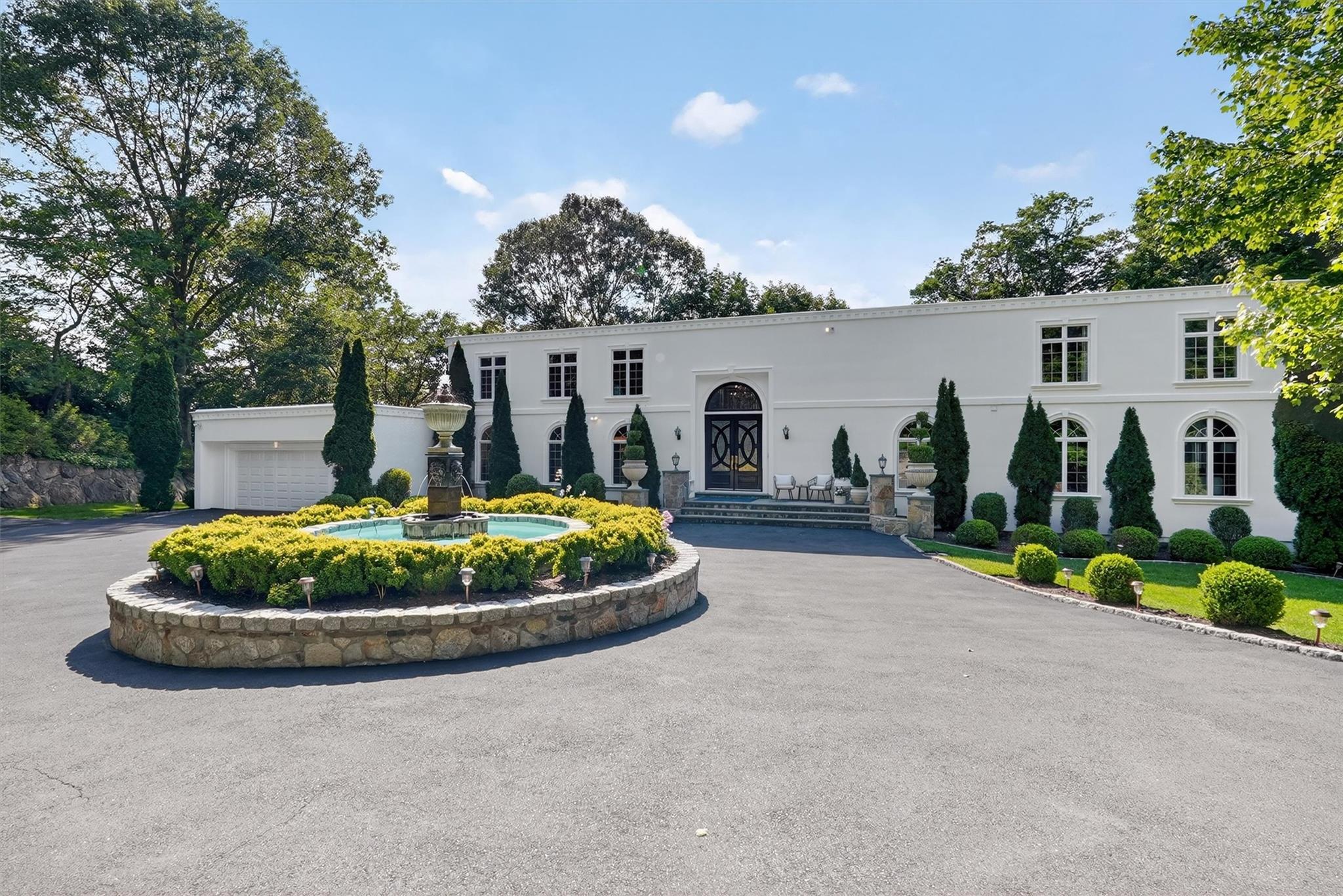 65 Round Hill Road