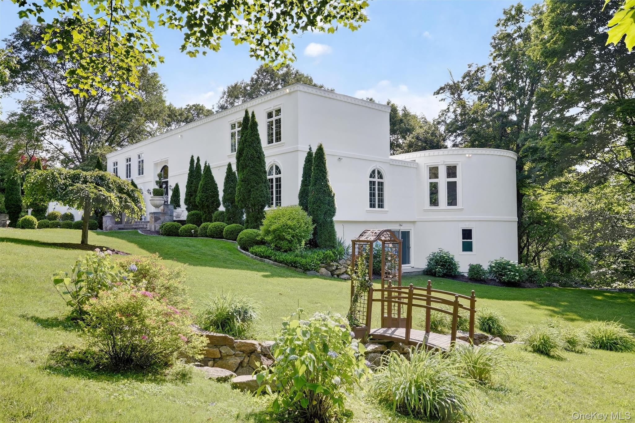 65 Round Hill Road
