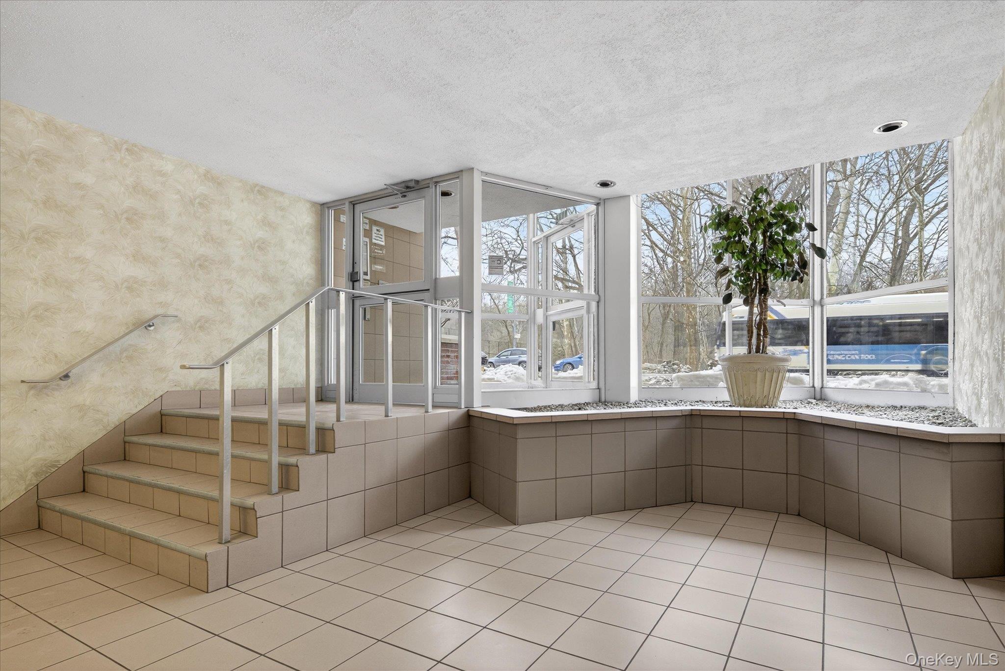 6535 Broadway Unit: 1G