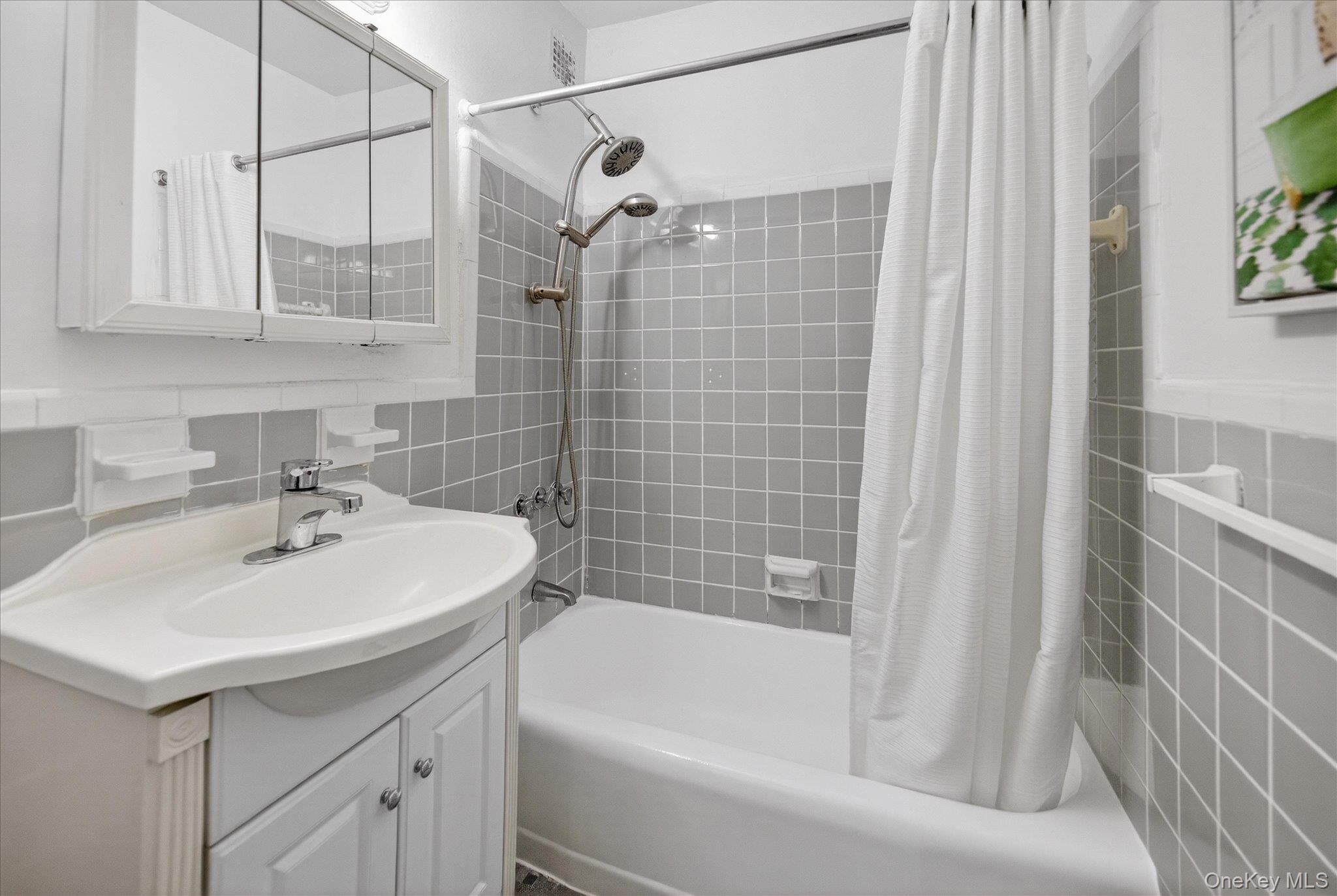 6535 Broadway Unit: 1G