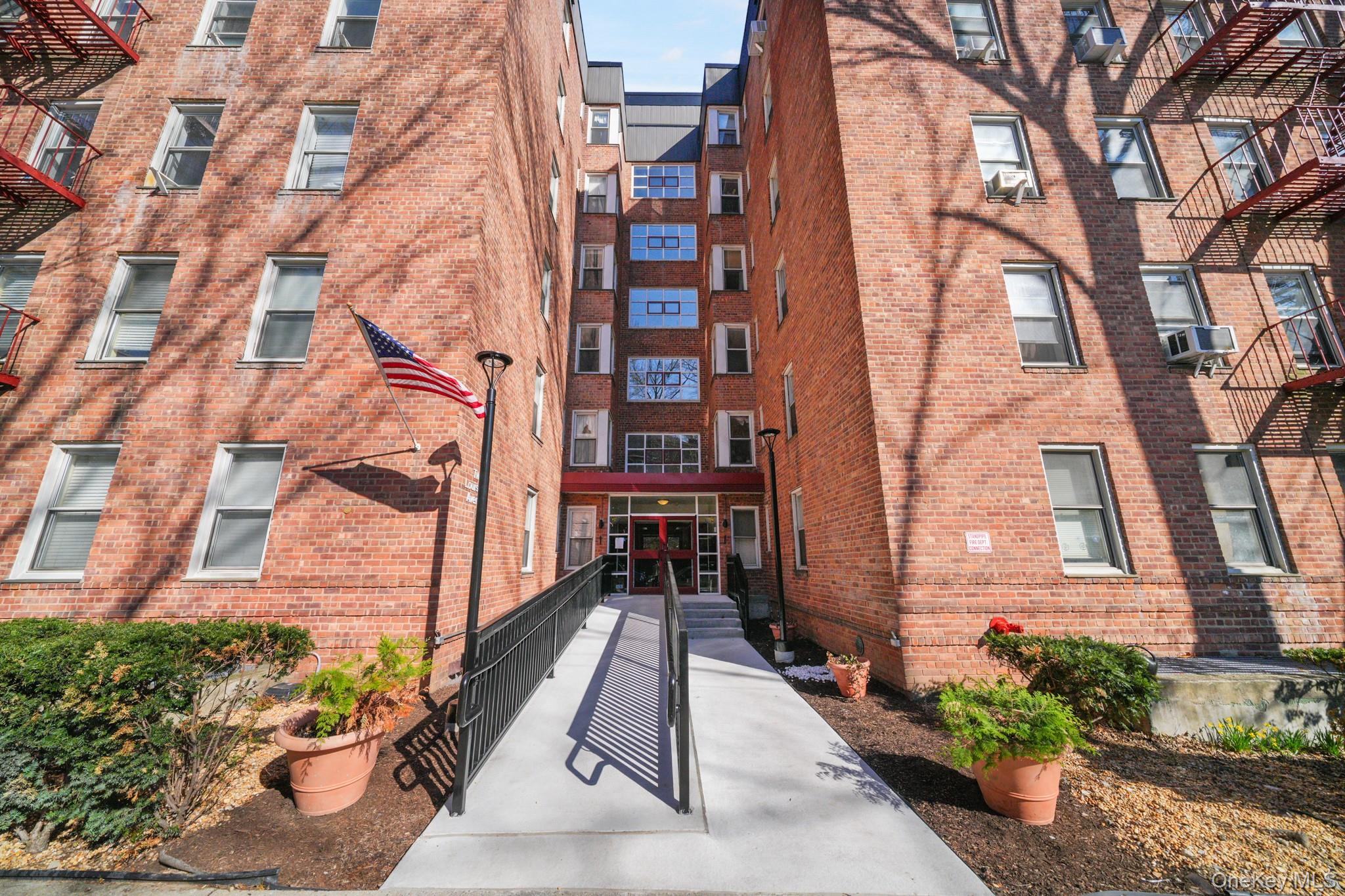 2 Louisiana Avenue Unit: 4H