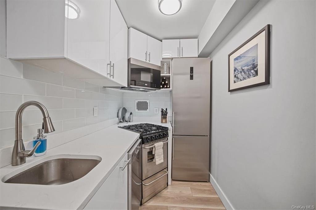 220 E 67th Street Unit: 7F