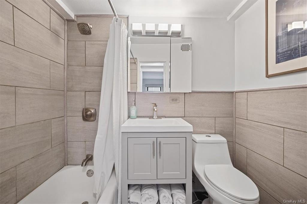 220 E 67th Street Unit: 7F