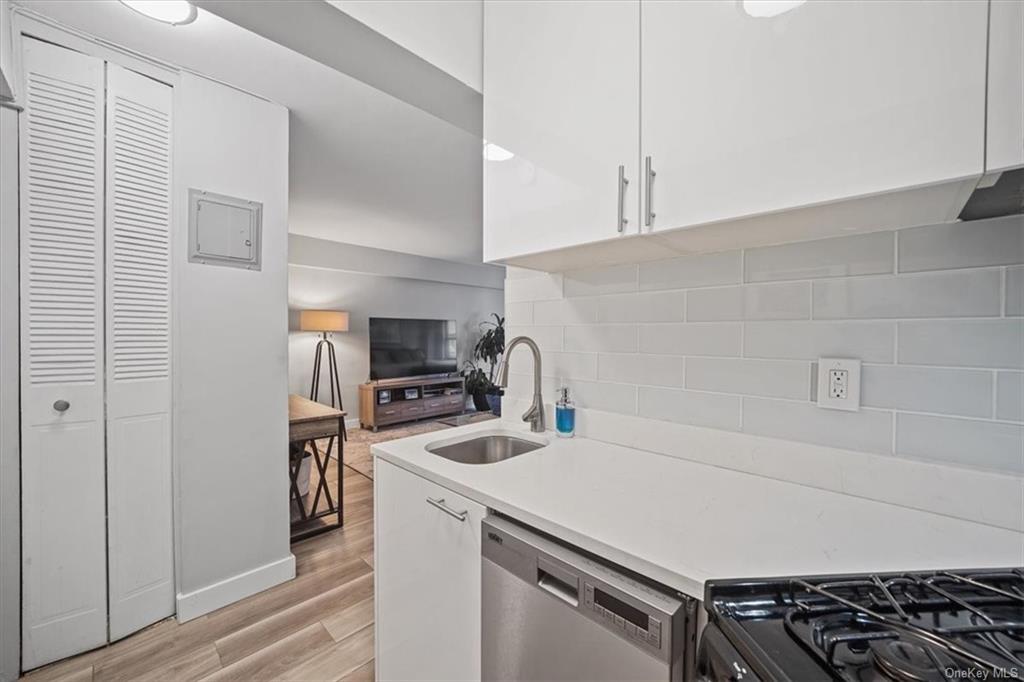 220 E 67th Street Unit: 7F