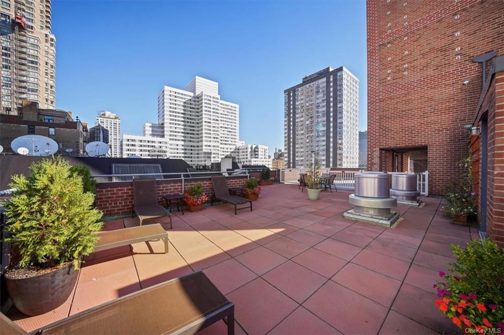 220 E 67th Street Unit: 7F