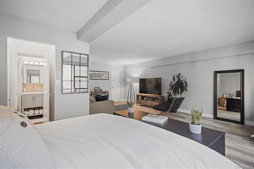 220 E 67th Street Unit: 7F