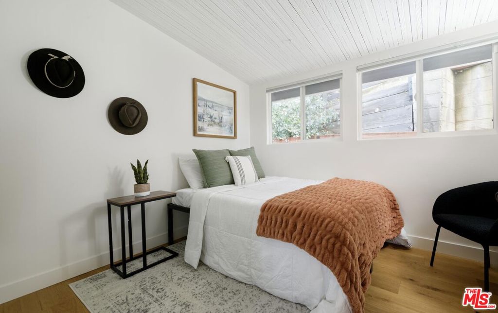 3375 Coldwater Canyon Avenue