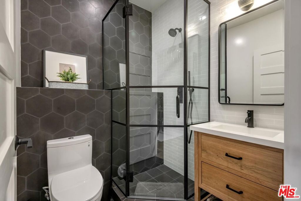 3375 Coldwater Canyon Avenue