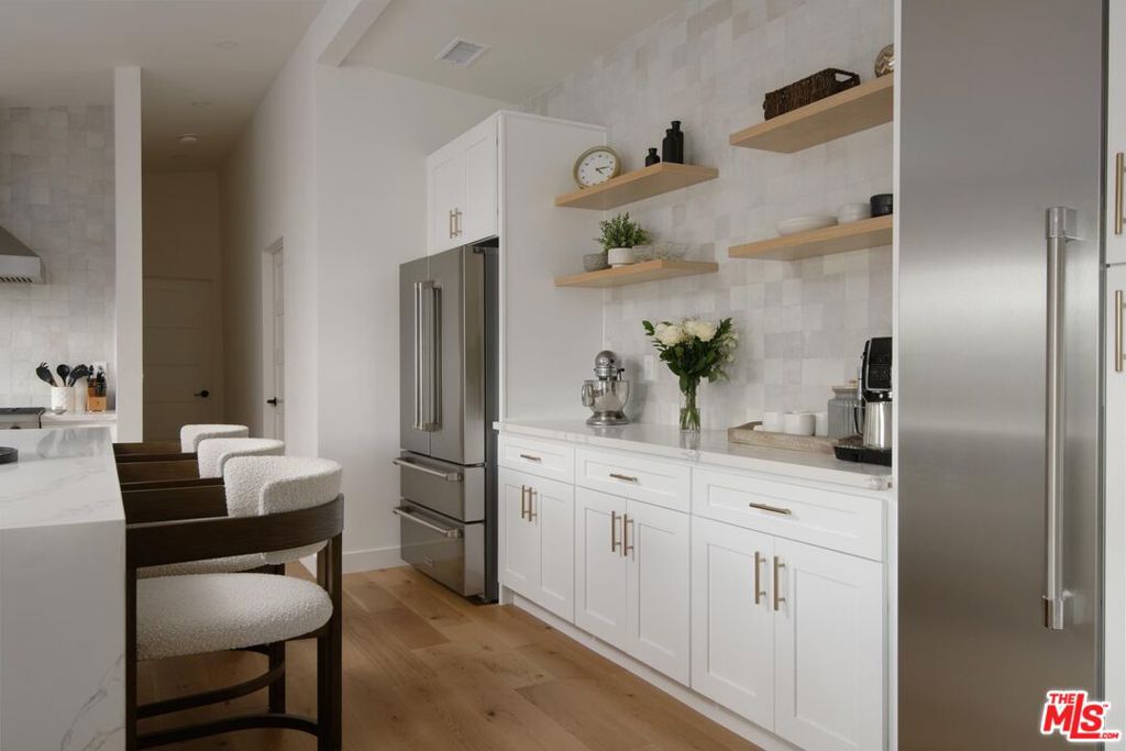 3375 Coldwater Canyon Avenue