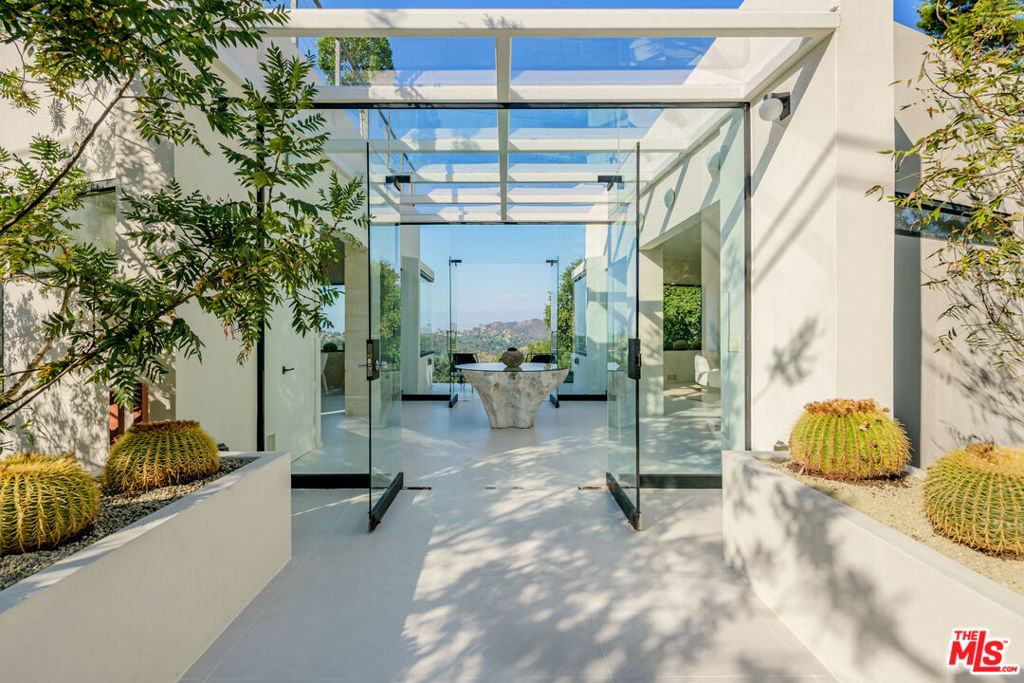 8896 Lookout Mountain Avenue