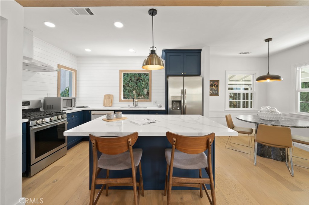 1330 N Lincoln Street