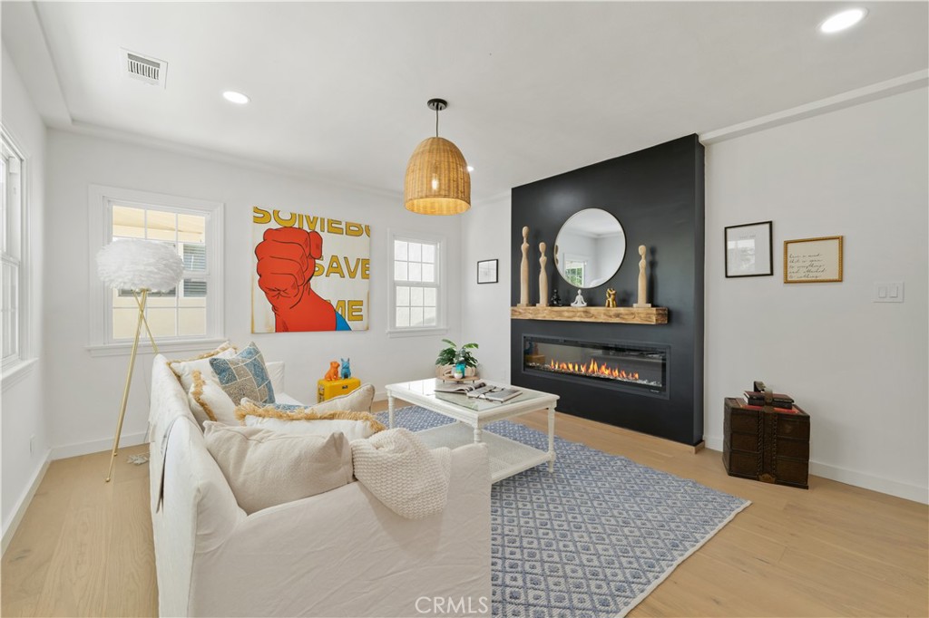 1330 N Lincoln Street