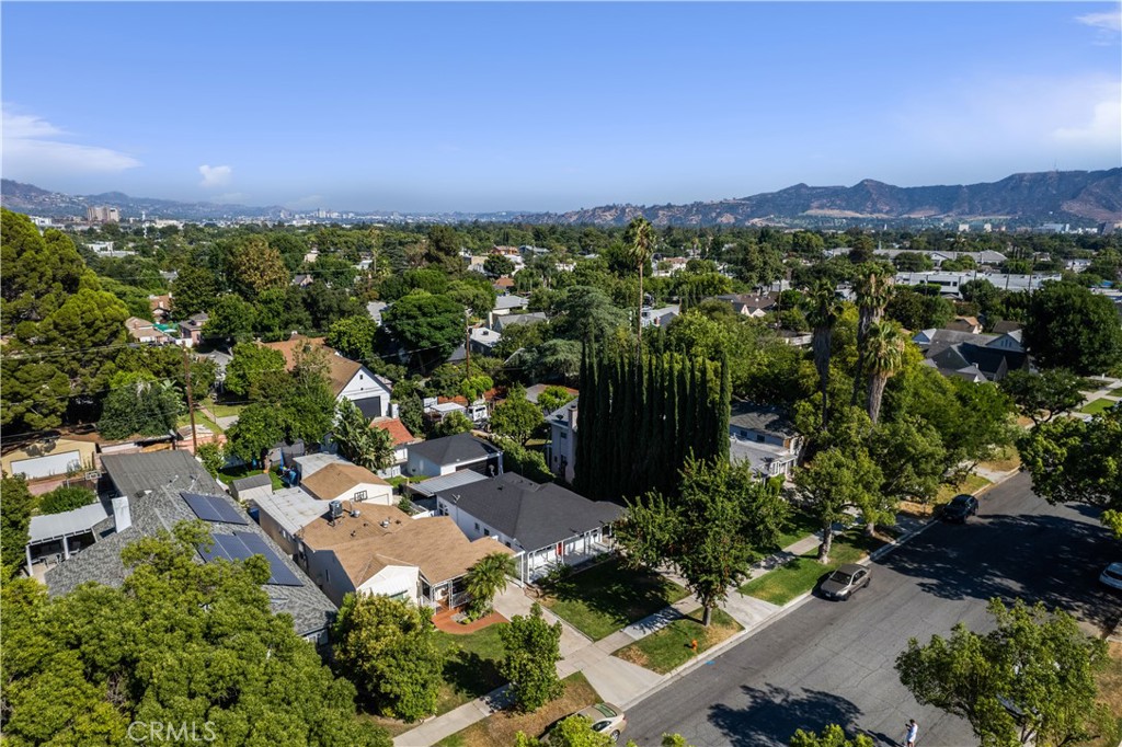 1330 N Lincoln Street