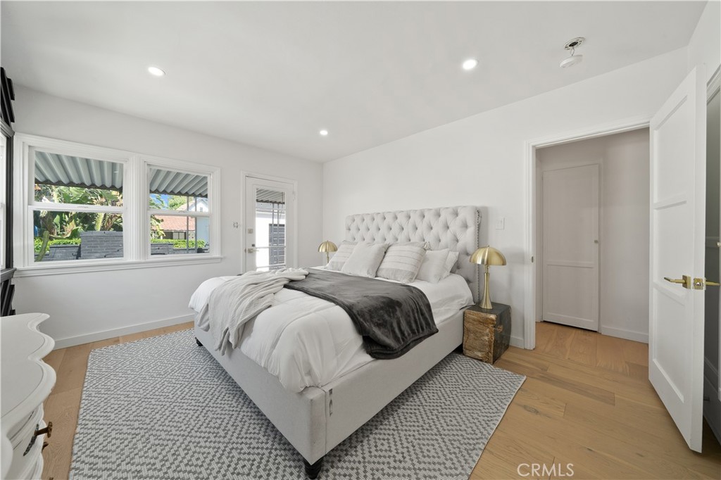 1330 N Lincoln Street