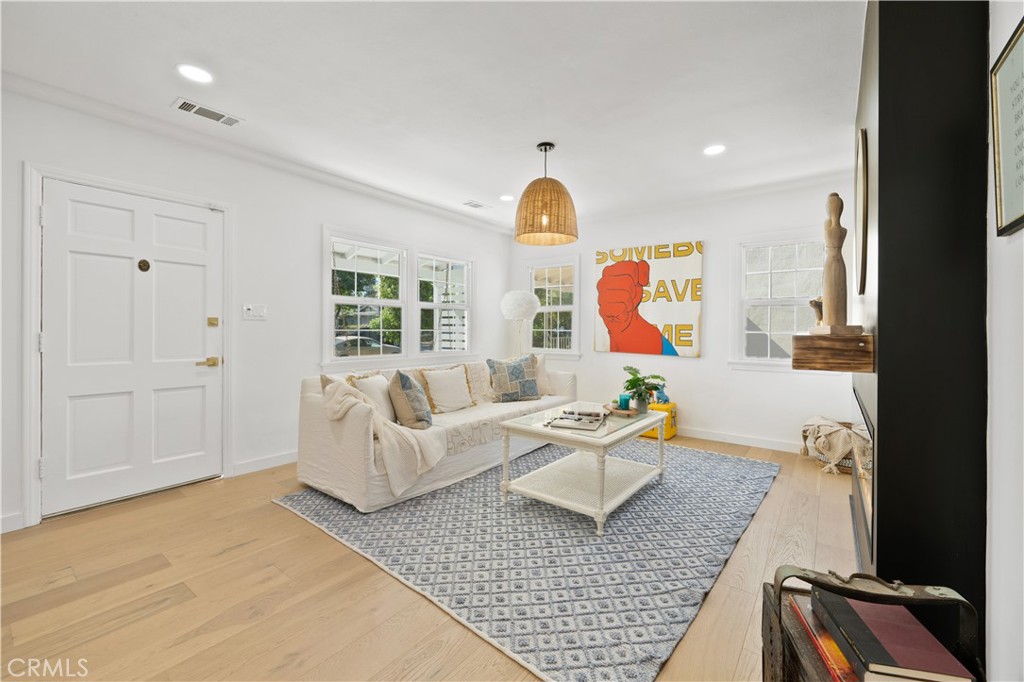 1330 N Lincoln Street