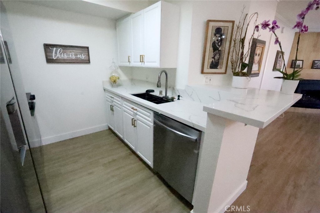 5550 Owensmouth Ave 210